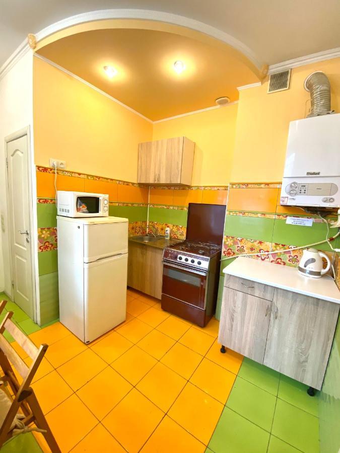 Квартира Біля Залізничного Вокзалу Вулиця Залізнична 10 До 5 Гостей Lviv Exterior foto