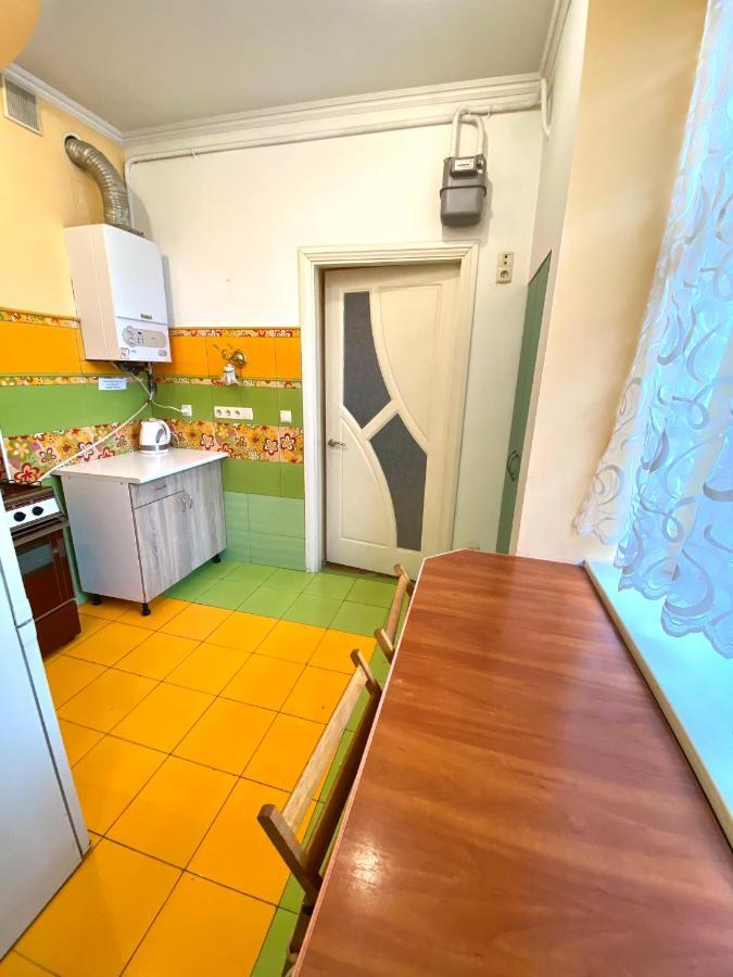 Квартира Біля Залізничного Вокзалу Вулиця Залізнична 10 До 5 Гостей Lviv Exterior foto