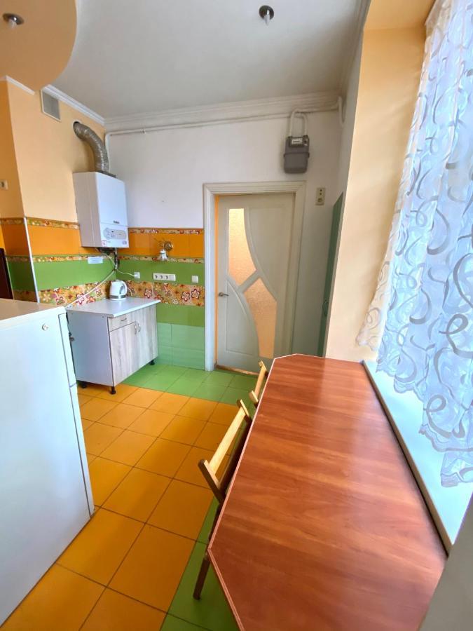 Квартира Біля Залізничного Вокзалу Вулиця Залізнична 10 До 5 Гостей Lviv Exterior foto